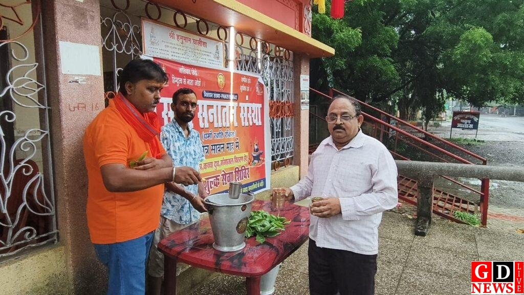 सावन में शिवभक्तों की सेवा में जुटी सत्य सनातन संस्था, शिवालयों में बांटी पूजन सामग्री। 7 img 20260803 wa00129158584820750374662