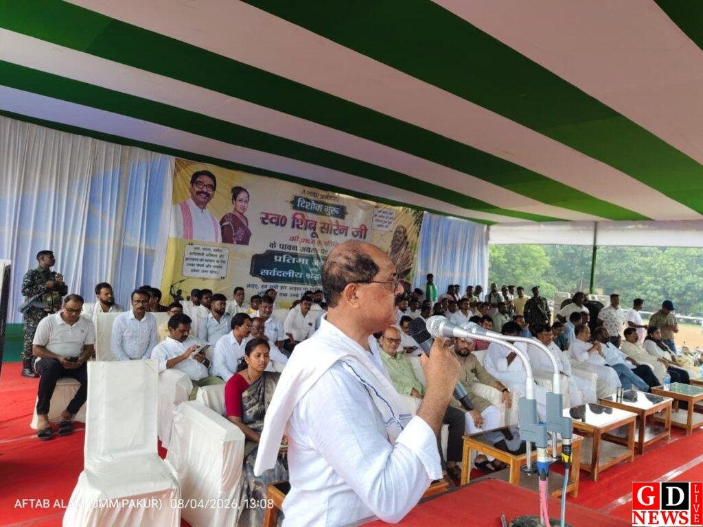 शिबू सोरेन की पुण्यतिथि पर उमड़ा जनसैलाब, हजारों लोगों ने दी श्रद्धांजलि; आदमकद प्रतिमा का अनावरण। 8 img 20260804 wa0026136205213664489235