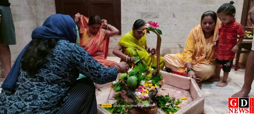 सावन के दूसरे सोमवार को शिवालयों में उमड़ा आस्था का सैलाब, हर-हर महादेव से गूंज। 8 img 20260810 wa00356491156766767461591