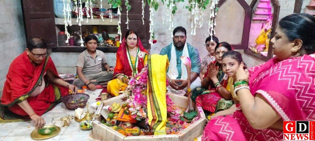 शिव भक्ति में लीन दिखे एसपी अनुदीप सिंह, सपरिवार किया रुद्राभिषेक 7 img 20260811 wa00457592590049299170108
