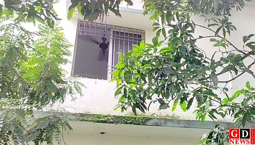 पाकुड़ में चोरों का तांडव, एक ही रात दो घरों से दस लाख की चोरी। 7 img 20260812 wa0009154282634753297394