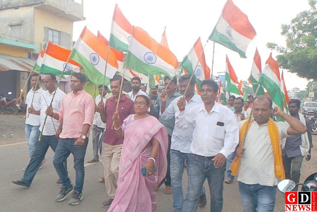 तिरंगे के रंग में रंगा पाकुड़, सड़कों पर गूंजे भारत माता की जय के जयघोष। 9 img 20260813 wa00462807548527248602533