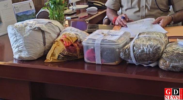 पुलिस को मिली बड़ी सफलता, दो गांजा तस्कर गिरफ्तार; 2.865 किग्रा गांजा जब्त 7 img 20260813 wa00508329717028503723702