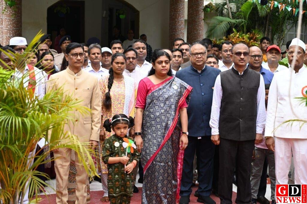 धूमधाम से मना 80वां स्वतंत्रता दिवस: मुख्य समारोह में डीसी ने किया ध्वजारोहण, उत्कृष्ट कार्य करने वाले कर्मी हुए सम्मानित। 9 img 20260815 wa01188033003007763864369