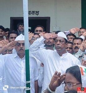 स्वतंत्रता दिवस पर पाकुड़ में झामुमो, कांग्रेस और राजद कार्यालयों में शान से लहराया तिरंगा, नेताओं ने वीर शहीदों को किया नमन 7 img 20260815 wa01895420489621649386873