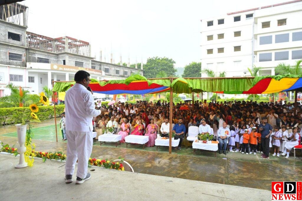 राधा गोविन्द विश्वविद्यालय में मना स्वतंत्रता दिवस, देशभक्ति के रंग में रंगा विश्वविद्यालय परिसर, कुलाधिपति ने स्वतंत्रता सेनानियों को किया नमन 10 img 20260816 wa00688537192387344648367