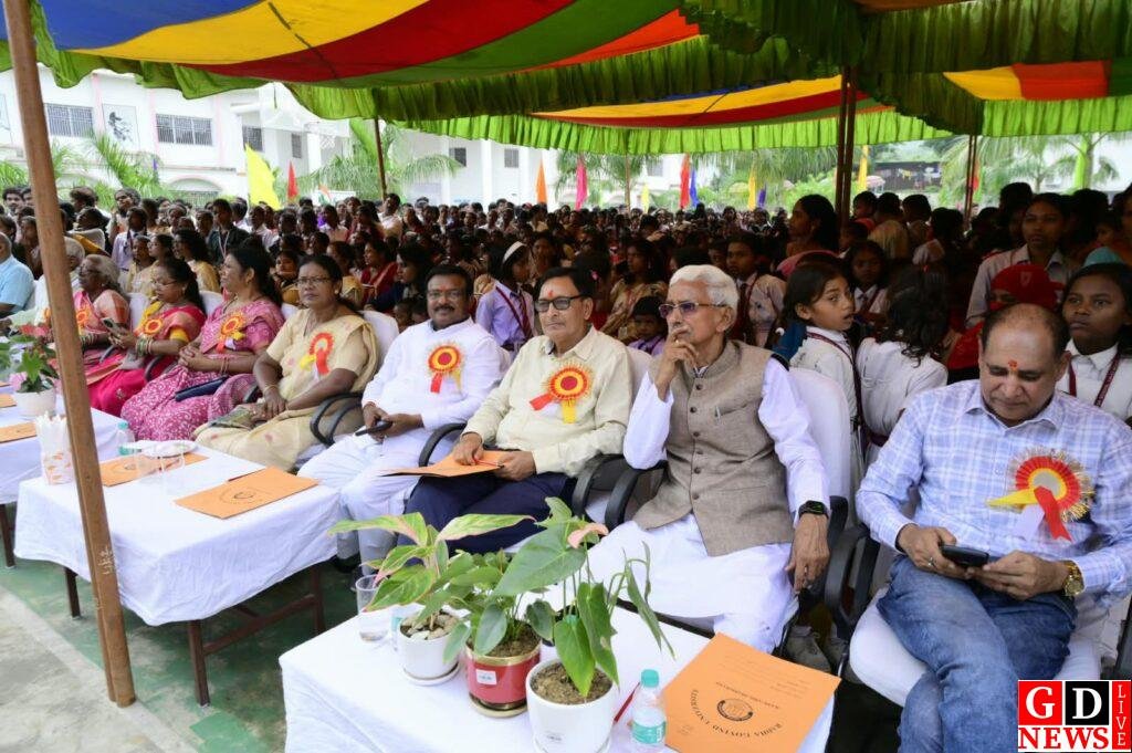 राधा गोविन्द विश्वविद्यालय में मना स्वतंत्रता दिवस, देशभक्ति के रंग में रंगा विश्वविद्यालय परिसर, कुलाधिपति ने स्वतंत्रता सेनानियों को किया नमन 9 img 20260816 wa00696897732353646799325