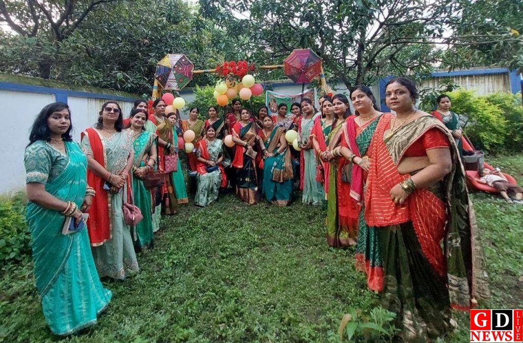 सावन महोत्सव में सोलह श्रृंगार से सजीं महिलाएं, गीत-नृत्य से बांधा समां। 7 img 20260819 wa00186234232232746509554