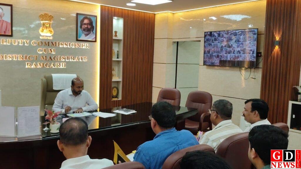 राजस्व, नीलम पत्र, आपदा प्रबंधन संबंधित कार्यों की समीक्षा को लेकर उपायुक्त की अध्यक्षता में हुई समीक्षा बैठक 6 img 20260824 wa01496687127117985202676