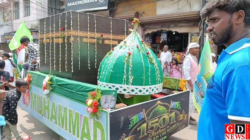 जश्न-ए-ईद मिलादुन्नबी पर पाकुड़ में निकला भव्य मोहम्मदी जुलूस। 8 img 20260826 wa0017584493533102831645