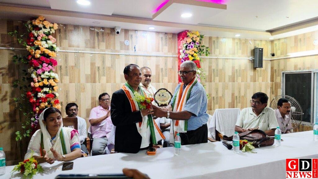 ऑस्ट्रेलिया में सम्मान के बाद फरक्का में लुत्फुल हक का अभिनंदन, बोले- जरूरतमंद के चेहरे की मुस्कान ही समाजसेवा की असली कमाई। 8 img 20260829 wa0012383769905914557530