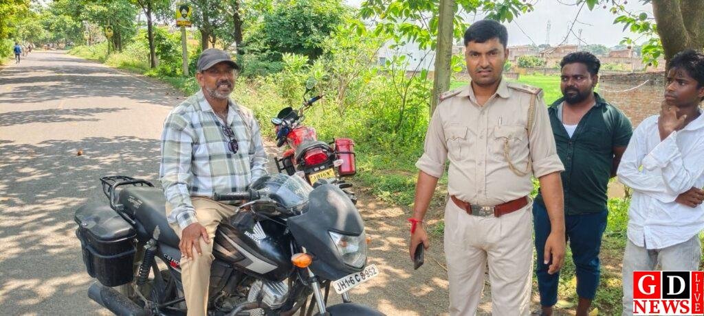 ट्रैफिक नियम तोड़ने वालों पर पुलिस का शिकंजा: 248 वाहन जांचे, 173 चालक बिना हेलमेट मिले 8 img 20260901 wa00155088824594020763677