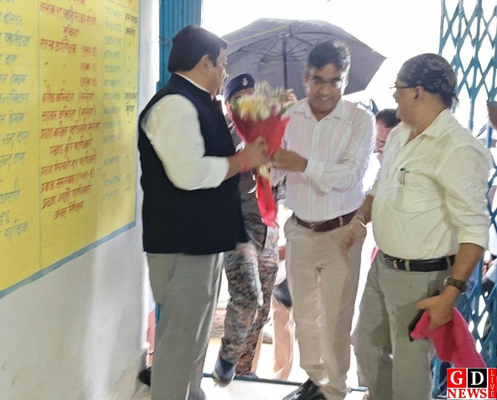 SIR की सुनवाई में पहुंचे प्रमंडलीय आयुक्त, बोले- कोई पात्र मतदाता न छूटे 7 img 20260902 wa00026076853635727875544