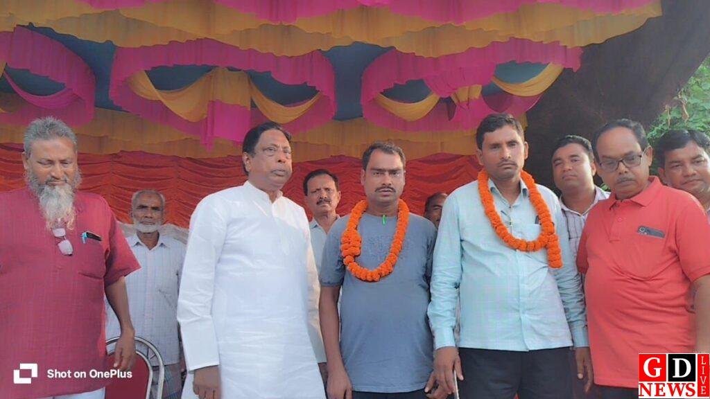 पूर्व मंत्री आलमगीर आलम ने ग्रामीणों से किया सीधा संवाद, सुनीं समस्याएं 9 img 20260903 wa00477262026794532689416