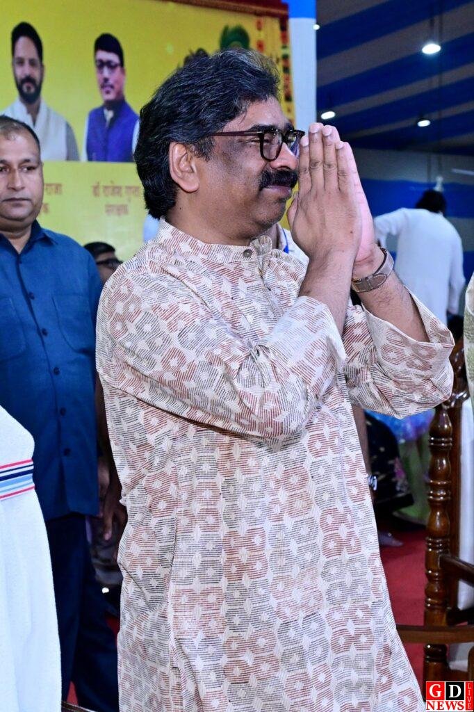 जन्माष्टमी पर मोरहाबादी में उमड़ा आस्था का सैलाब, सीएम हेमंत सोरेन ने शुरू कराई दही हांडी प्रतियोगिता 7 img 20260904 wa0018396337251012021036