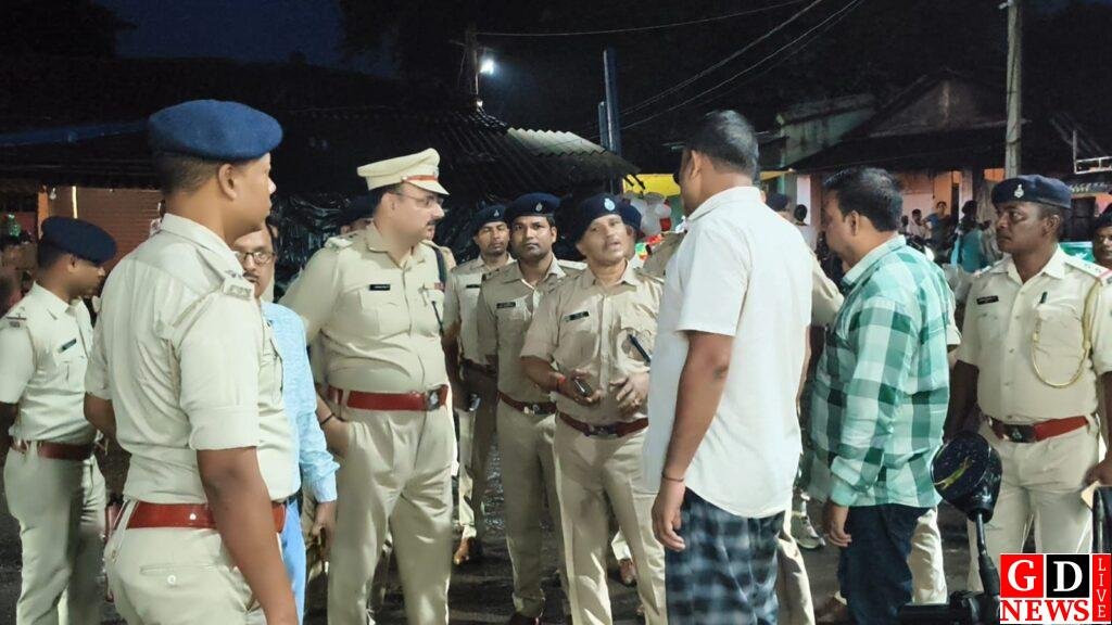 ज्वेलर्स लूट के बाद बाजार में दहशत, एसपी ने पैदल घूमकर परखी सुरक्षा व्यवस्था 8 img 20260908 wa00694695580520442386835