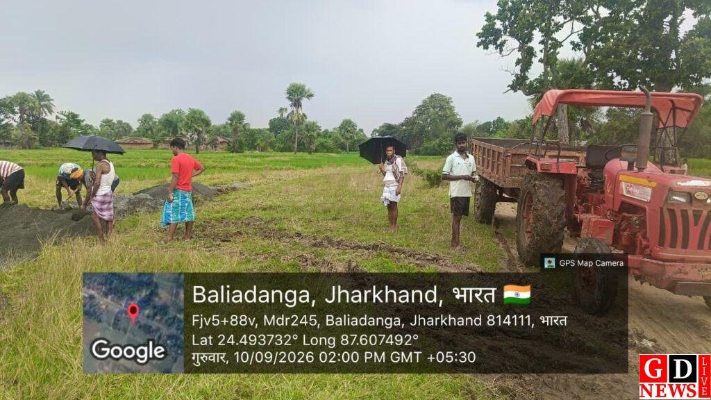 कीचड़मय सड़क पर डस्ट डलवाकर ग्रामीणों को दी राहत, उपासना मरांडी ने कराया तत्काल समाधान। 7 img 20260910 wa00244637247537914882752