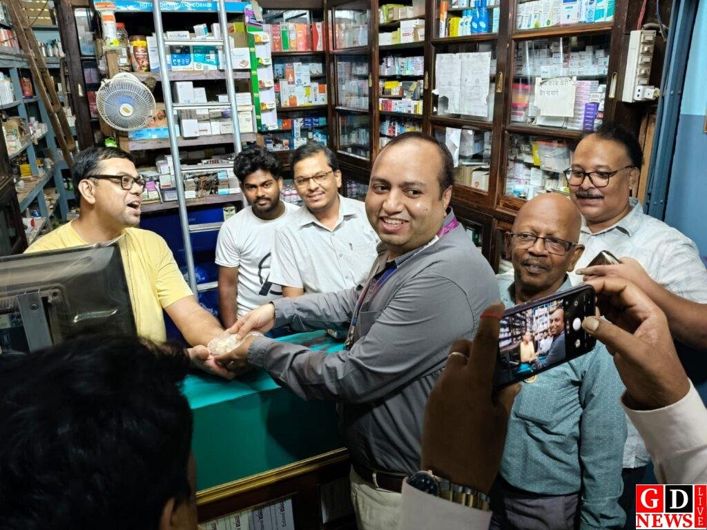 व्यापारियों को मिले छोटे सिक्के, साइबर ठगी से बचाव का भी दिया संदेश। 8 img 20260910 wa00262960698634493283582