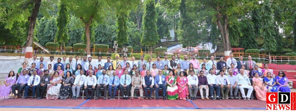 राधाकृष्णन सहोदय कॉम्प्लेक्स के 65 शिक्षकों को मिला श्रेष्ठ शिक्षक सम्मान, पिट्स मॉडर्न स्कूल में हुआ भव्य गुरु वशिष्ठ समारोह आ आयोजन 10 img 20260912 wa02328338046118721776853