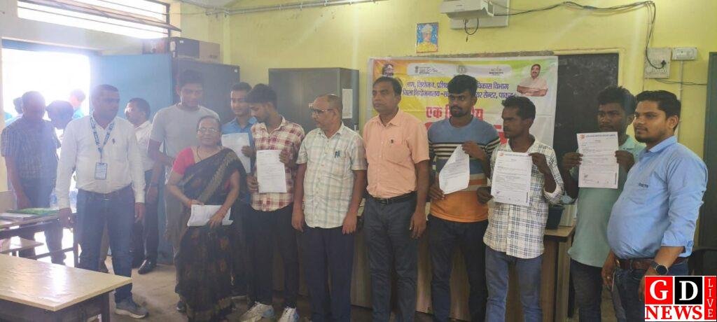 नौकरी की उम्मीद लेकर पहुंचे युवा, 9 को मिला रोजगार का मौका। 8 img 20260913 wa0004346289979997711167