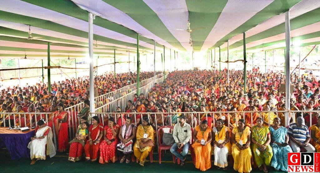 ललपनिया में झारखंड राज्य आजीविका संवर्धन सोसाइटी (JSLPS) द्वारा आयोजित महिला सम्मेलन सह संकुल संगठनों की वार्षिक आम सभा का भव्य आयोजन हुआ 10 img 20260926 wa012515104544876872266086