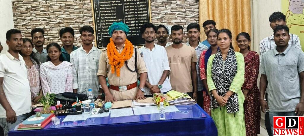 नगर थाना प्रभारी से मिले कॉलेज के छात्र, नशामुक्त पाकुड़ पर हुई चर्चा। 8 IMG 20261007 WA0037 1