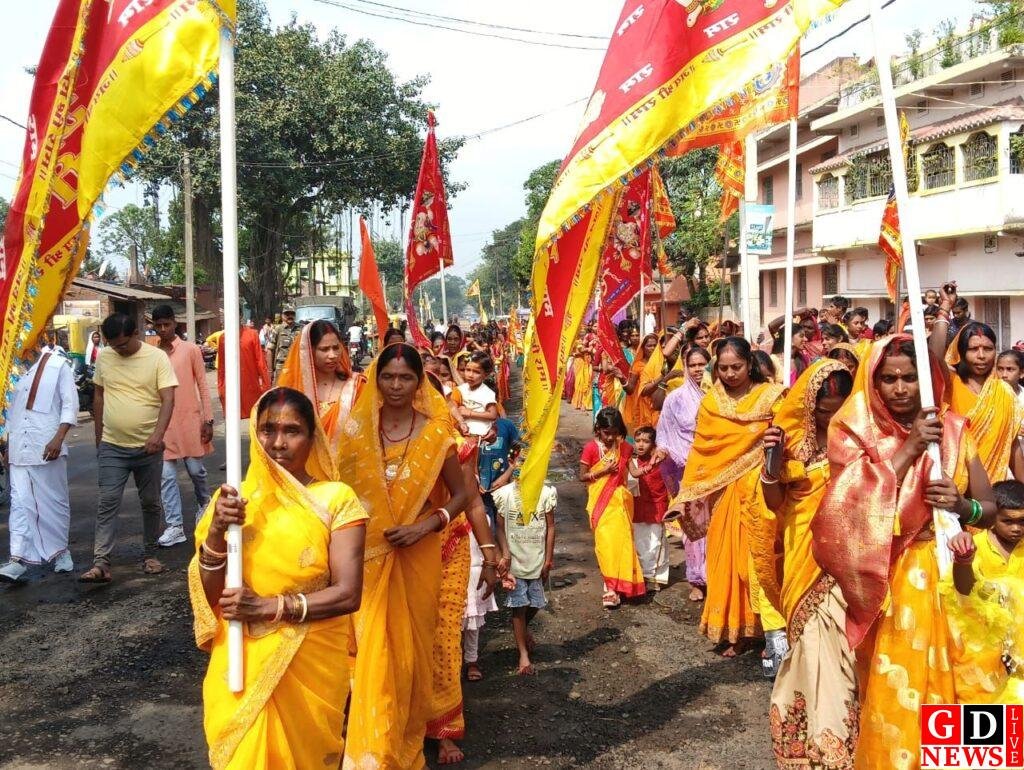 ढोल-नगाड़ों की गूंज और जयकारों के बीच निकली कलश यात्रा, भक्तिमय हुआ माहौल 8 IMG 20261011 WA0042