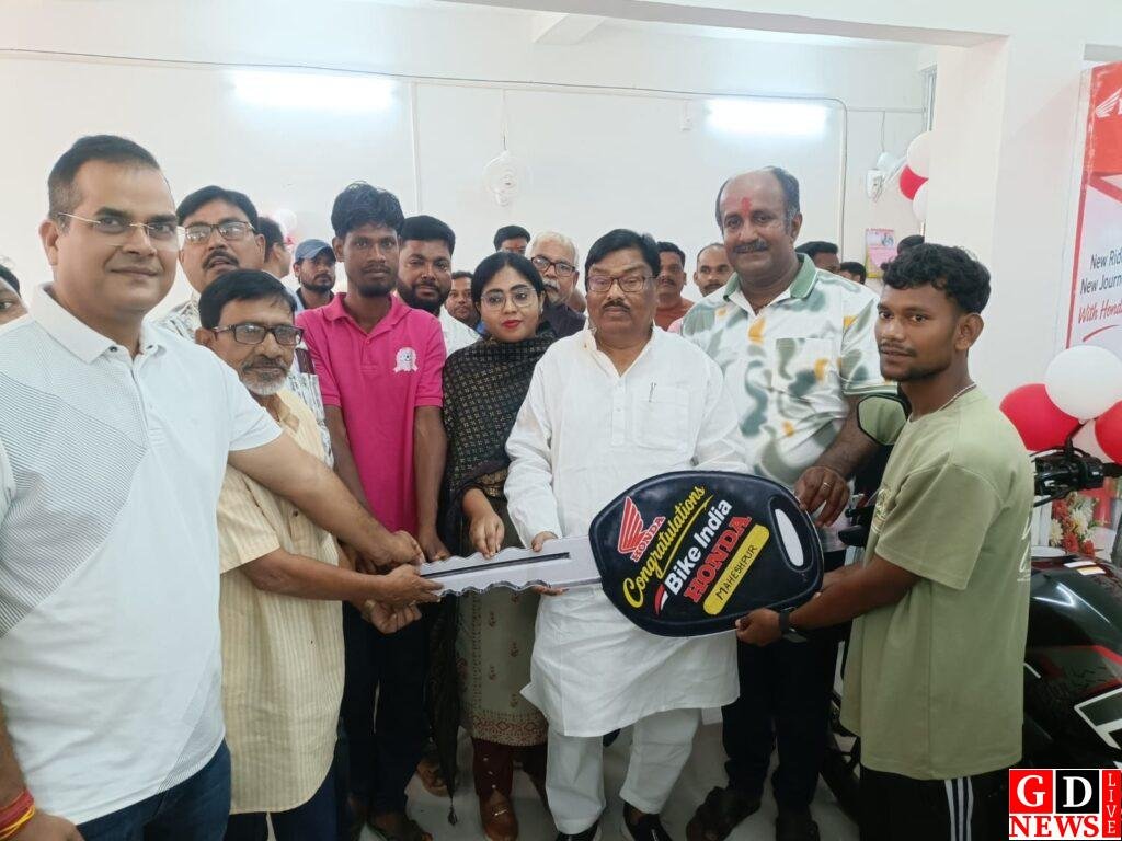 महेशपुर में खुले होंडा शोरूम और फैशन बाजार, रोजगार के अवसर बढ़ने की उम्मीद। 8 IMG 20261011 WA0049
