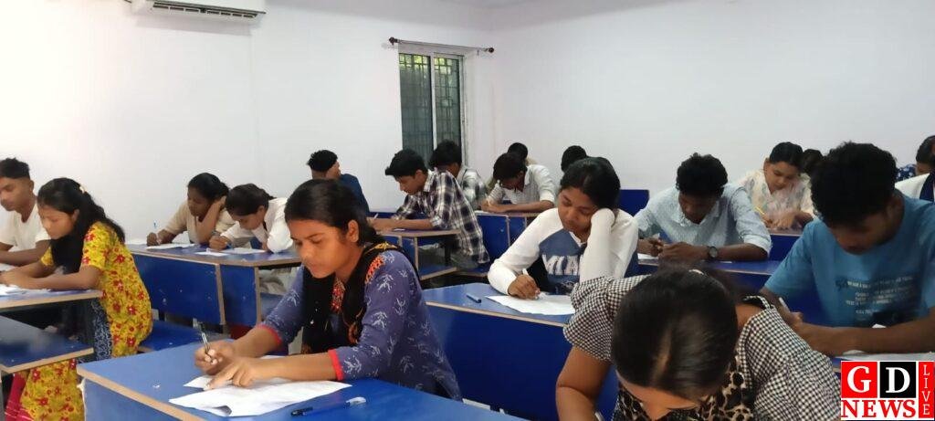 पाकुड़ में रेलवे भर्ती की तैयारी को मिला नया मंच, सैकड़ों युवाओं ने दी मॉक परीक्षा 8 IMG 20261015 WA0013 1