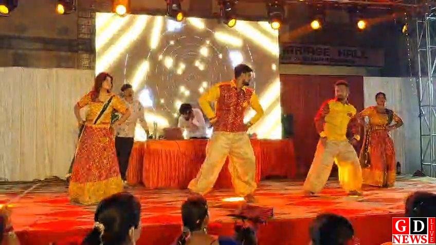 डांडिया की खनक पर झूम उठा पाकुड़, महिलाओं के उत्साह ने महफिल में लगाए चार चांद 7 IMG 20261017 WA0004