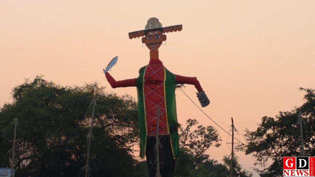 रावण दहन के साथ गूंजा जय श्रीराम, आतिशबाजी और आदिवासी नृत्य ने बांधा समां 11 IMG 20261021 WA0022
