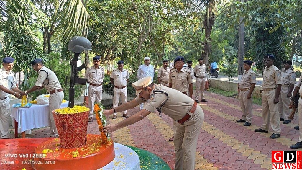 देश की रक्षा में शहीद 154 पुलिसकर्मियों को नमन, पाकुड़ में एसपी ने दी श्रद्धांजलि 7 IMG 20261021 WA0051