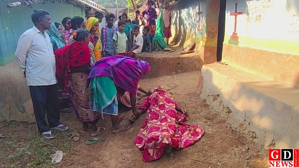 घर के दरवाजे पर फंदे से लटका मिला युवक का शव, प्रेम प्रसंग की चर्चा 7 IMG 20261022 WA0021