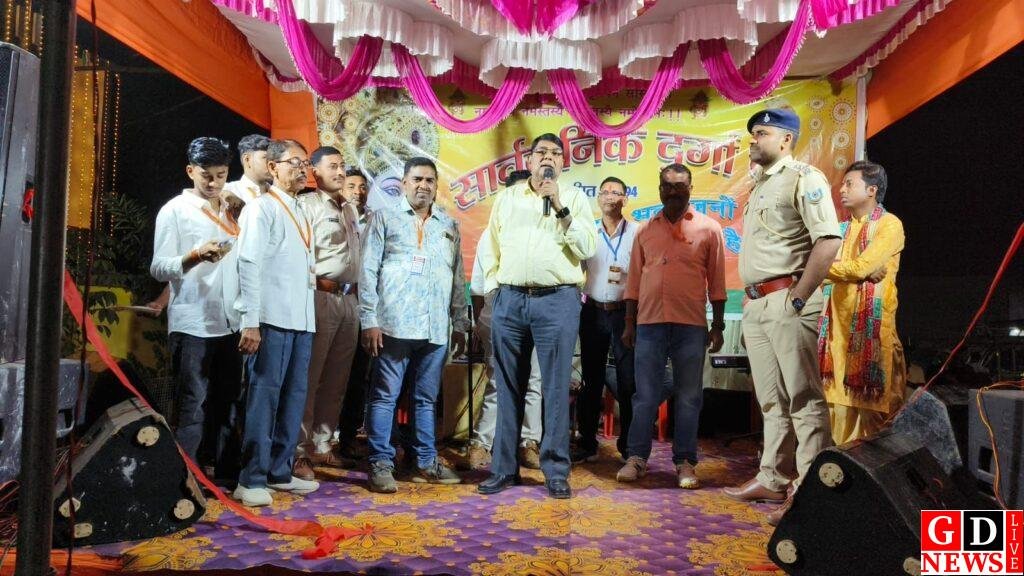 भक्ति गीतों पर झूमे श्रद्धालु, महेशपुर में देर रात तक गूंजे मां दुर्गा के जयकारे 8 IMG 20261022 WA0060