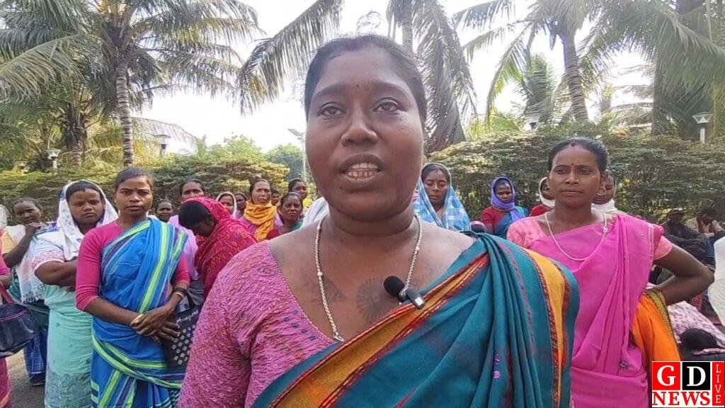ग्राम प्रधान की मनमानी के खिलाफ एकजुट हुए ग्रामीण, पद से हटाने की मांग लेकर पहुंचे डीसी कार्यालय 7 IMG 20261023 WA0017