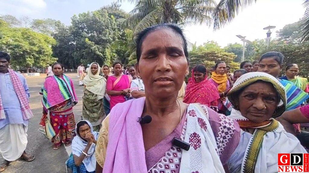 ग्राम प्रधान की मनमानी के खिलाफ एकजुट हुए ग्रामीण, पद से हटाने की मांग लेकर पहुंचे डीसी कार्यालय 8 IMG 20261023 WA0018