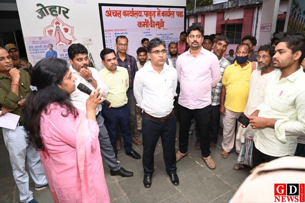एसआईआर में एक भी पात्र मतदाता का नाम नहीं छूटे, उपायुक्त ने दिए सख्त निर्देश 7 IMG 20261028 WA0021