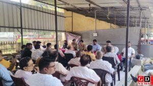 रामगढ़ थाना परिसर में अनुमंडल पदाधिकारी रामगढ़ एवं अनुमंडल पुलिस पदाधिकारी रामगढ़ के नेतृत्व में दुर्गा पूजा को लेकर शांति समिति की बैठक का आयोजन हुआ 1 IMG 20261006 120558