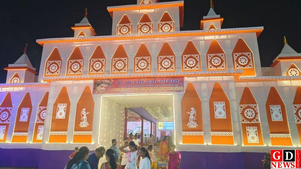 ललपनिया के D- टाइप में सज कर तैयार है माता का मनोरम पंडाल, 90 के दशक से होते आ रही है मां दुर्गा की पूजा 7 IMG 20261015 200725