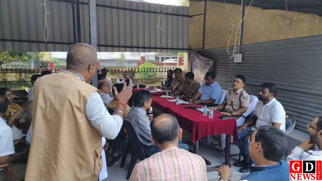 रामगढ़ थाना परिसर में अनुमंडल पदाधिकारी रामगढ़ एवं अनुमंडल पुलिस पदाधिकारी रामगढ़ के नेतृत्व में दुर्गा पूजा को लेकर शांति समिति की बैठक का आयोजन हुआ 7 img 20261006 1208257305590931379731977